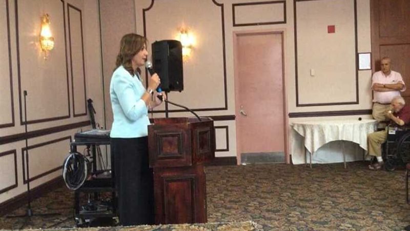 وزيرة الهجرة تلتقي