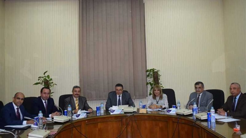 لجنة قيادات جامعة