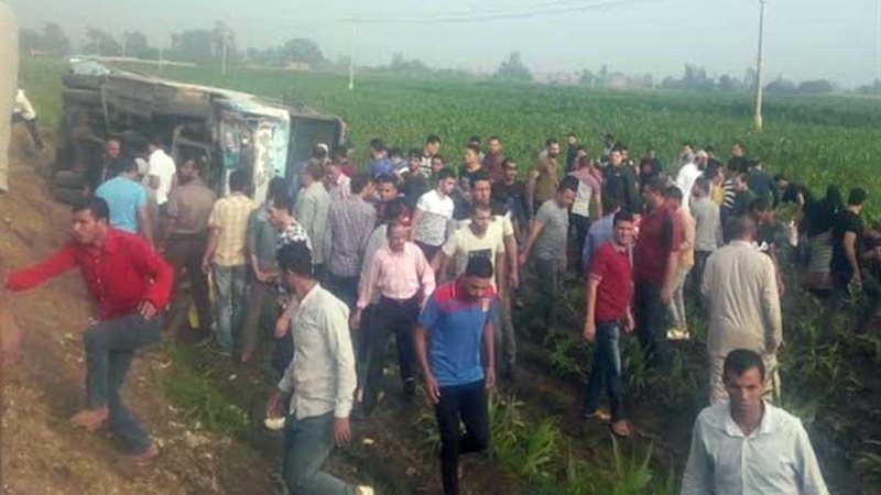 انقلاب أتوبيس يقٌل