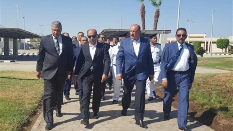 يونس يتفقد مطار الأقصر