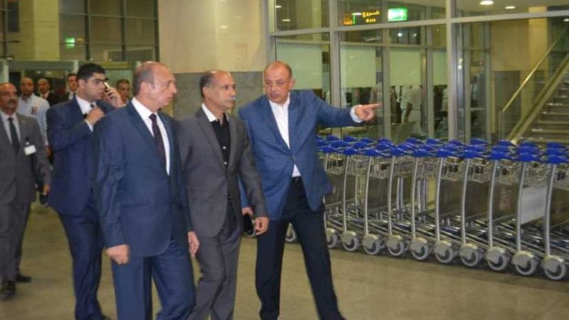 وزير الطيران يتفقد