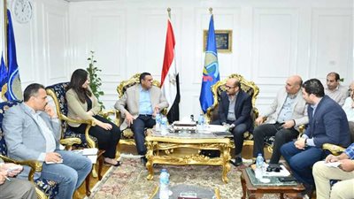 محافظ البحيرة يعقد اجتماعًا موسعًا لمناقشة المرحلة الثانية لأعمال تطوير مدينة رشيد