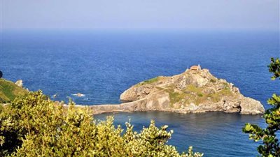 سلالم الباسك الإسبانية.. رحلة من أعماق البحر إلى السماء