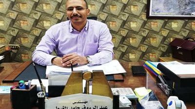 رئيس مدينة الشروق يتابع أعمال رفع كفاءة الطرق ويكرم العامل المثالي عن شهر يوليو