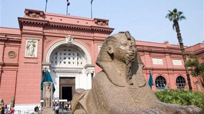 وزارة الآثار: وزير الطاقة والبيئة اليوناني في زيارة للمتحف المصري بالتحرير