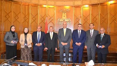جامعة الإسكندرية تكرم القيادات الجامعية المنتهية فترة عملهم
