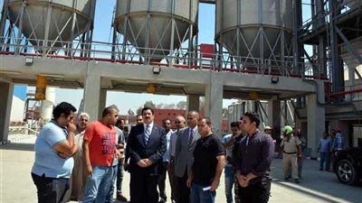 محافظ القليوبية يتفقد مشروع صوامع الغلال والاسكان الاقتصادي بالخانكة