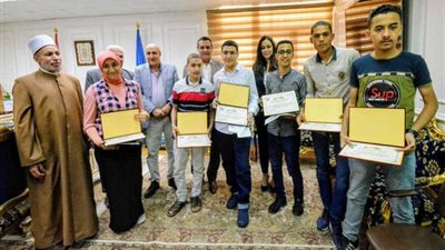 محافظ البحيرة يكرم أوائل الثانوية العامة وأوائل الثانوية الأزهرية