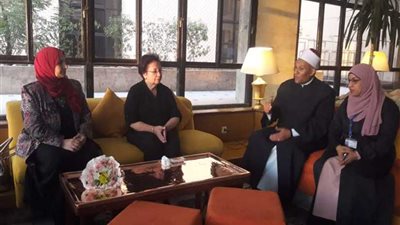 د.إلهام شاهين تبحث مع 