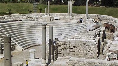 ساوند تراك يعزف موسيقى درامية برومانى الإسكندرية