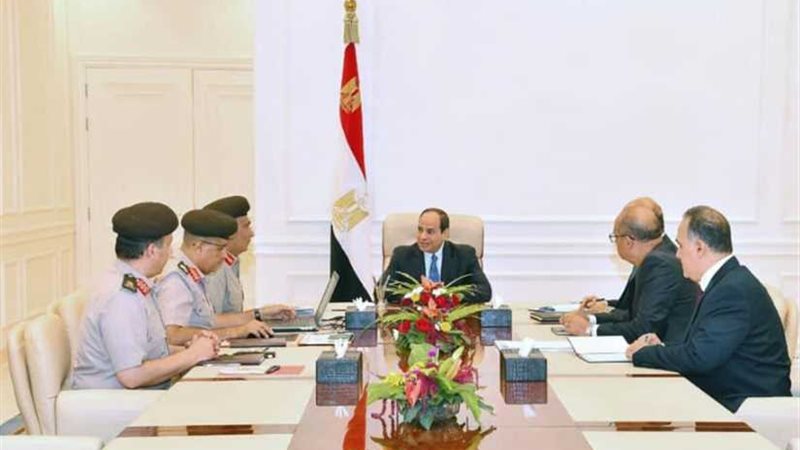  السيسي يستعرض مع