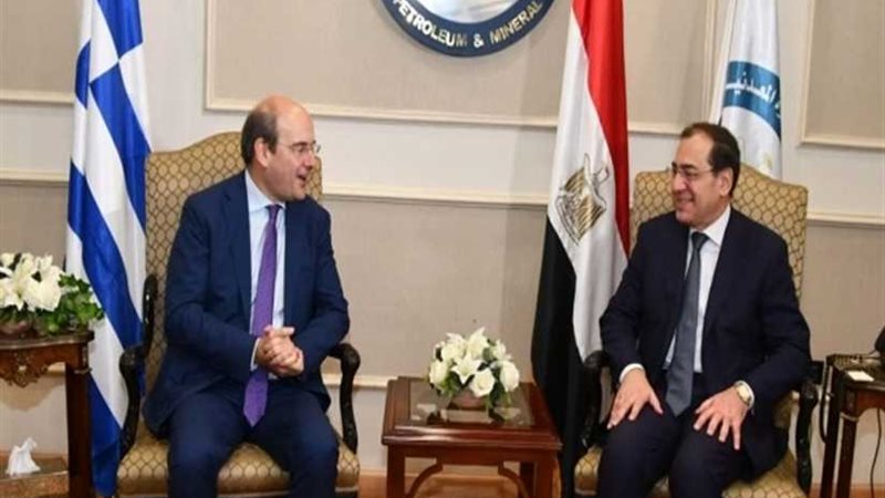 وزير البترول يبحث