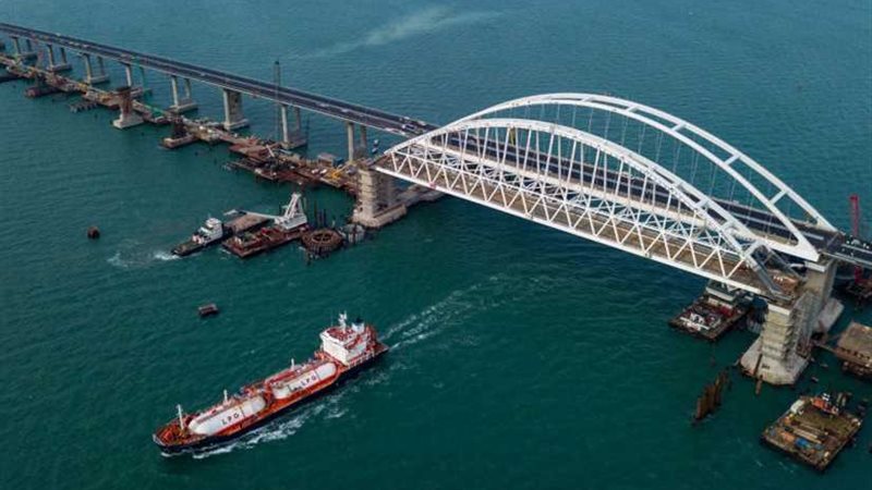 إطلاق سراح طاقم الناقلة