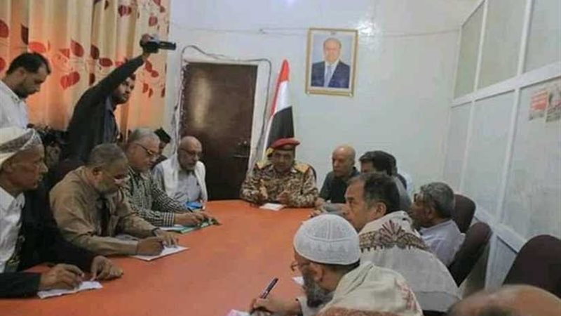 قائد عسكري يمني يبحث