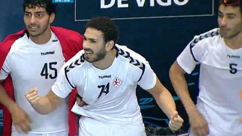 وزير الشباب يهنئ