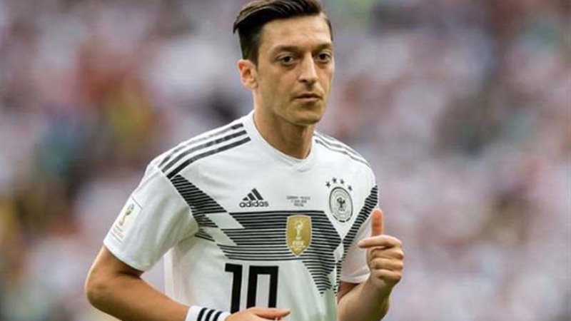 لاعب تركي يهرب من