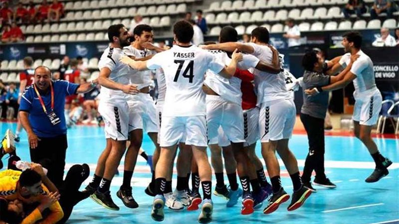 300 دولار مكافأة