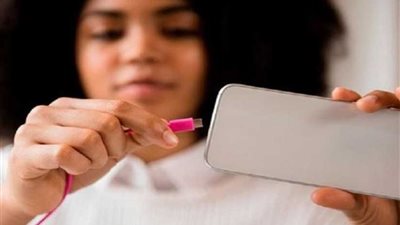 شاحن هاتف يحدث حروقا من الدرجة الثانية بفتاة 