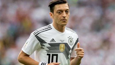 حادث مسعود اوزيل يسيطر على اهتمامات صحف ألمانيا