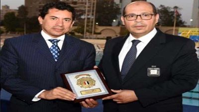 وزير الرياضة يهنئ اتحاد السباحة بفوز فريدة عثمان ببرونزية بطولة العالم