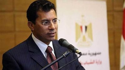 وزير الرياضة يكرم رئيس اللجنة الطبية لبطولة كأس الأمم الإفريقية