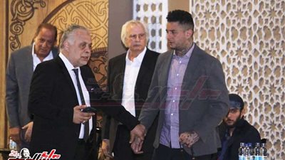 أسرة الفنان الراحل فاروق الفيشاوي تتلقى العزاء وسط حضور كبير.. (صور)