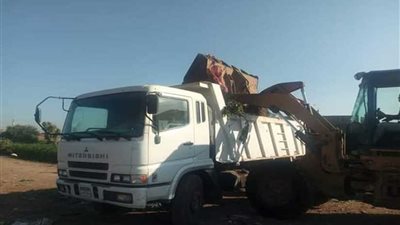 رفع ونقل 150 طن قمامة لمصنع التدوير بحوش عيسى