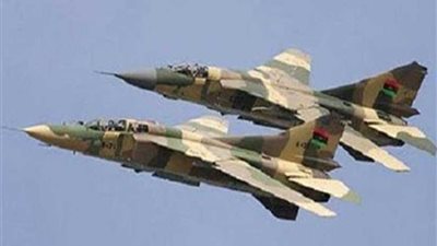 غارات جوية تخلف 17 قتيلاً وتدمر أسلحة وذخائر بمعسكر السعداوي