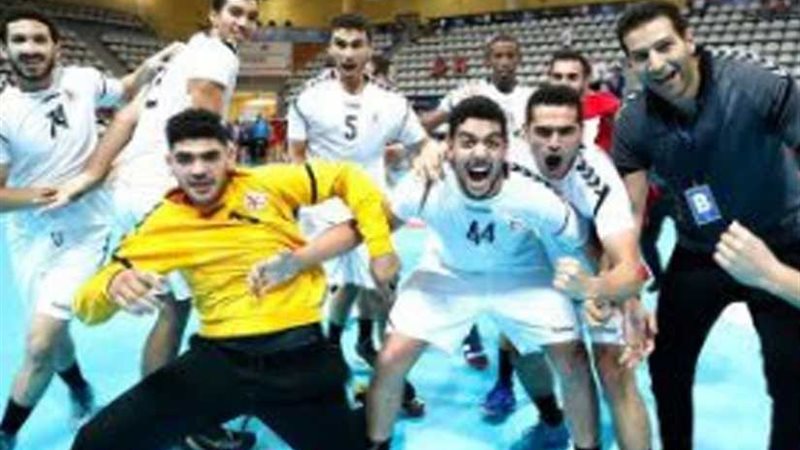 مصطفى شوقي: شباب