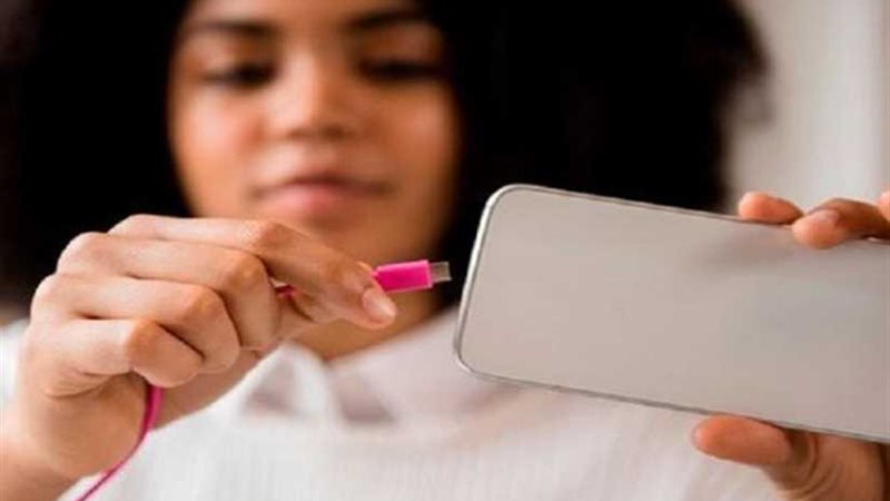 شاحن هاتف يحدث حروقا