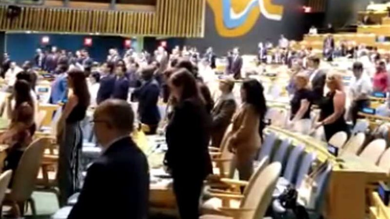 شاهد.. دقيقة صمت