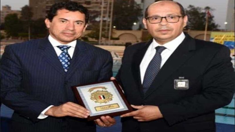 وزير الرياضة يهنئ
