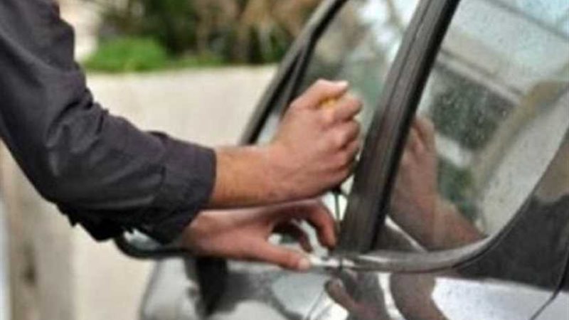 سرقة محتويات سيارة