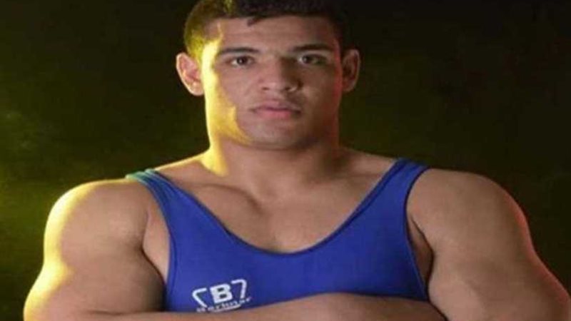 عبداللطيف منيع يتوج