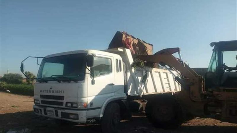 رفع ونقل 150 طن قمامة