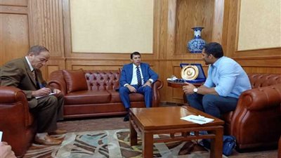 وزير الرياضة يلتقي بطل الجودو رمضان درويش