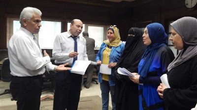 ميناء الإسكندرية تسلم 5 تأشيرات حج وشنطة للمستلزمات للعاملين