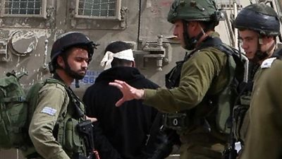 الاحتلال الإسرائيلي يعتقل 14 فلسطينيًا من الضفة الغربية