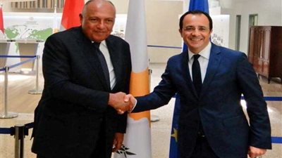 في مستهل زيارته إلى قبرص .. شكري يعقد جلسة مباحثات مع نظيره القبرصي