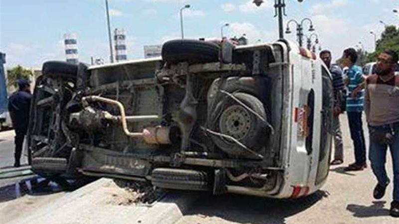 إصابة 12 شخصًا فى