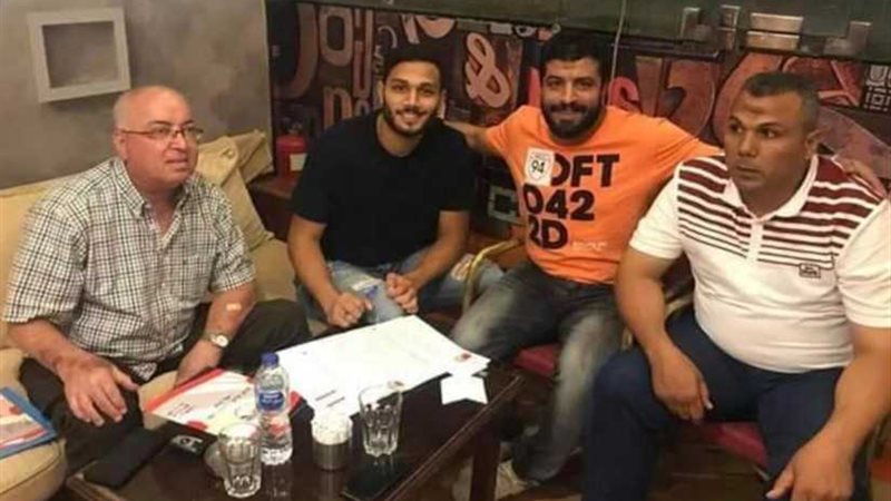 عمر صلاح يوقع لسموحة