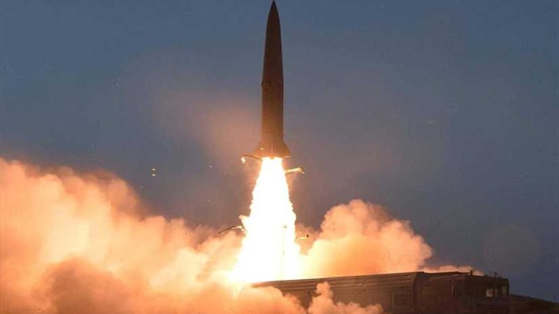 كوريا الشمالية تطلق