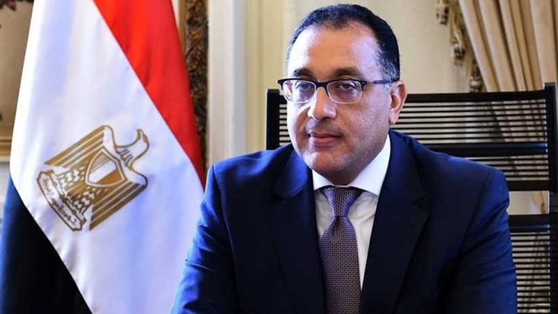 رئيس الوزراء يستعرض