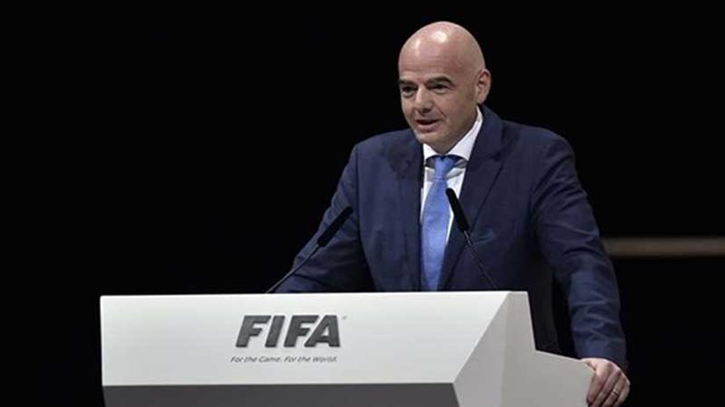 رئيس الفيفا يهنئ