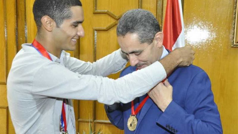 رئيس جامعة القناة