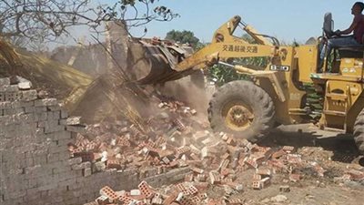 محافظ أسيوط: تنفيذ 294 حالة إزالة واسترداد 27813 مترا مربعا و15 ألف فدان