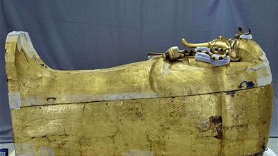 الآثار تعلن تفاصيل مشروع ترميم التابوت المذهب الخارجي لتوت عنخ آمون