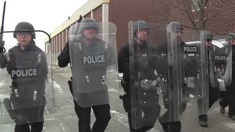 السويد تتخلى عن مئات