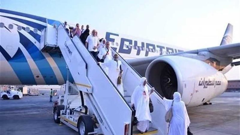 مطار القاهرة: الاثنين