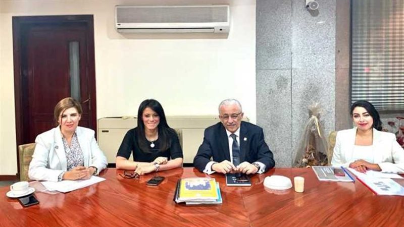 اجتماع بين المشاط